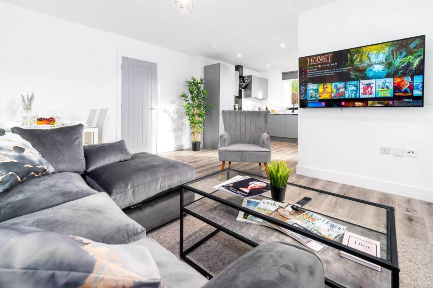Luxury Apartment - 2 Bedrooms - Balcony - Parking - Netflix - Wifi - 7Mc 伯明翰 外观 照片